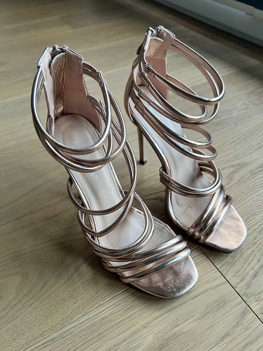 Sandałki na wysokim obcasie w kolorze rose gold r. 37