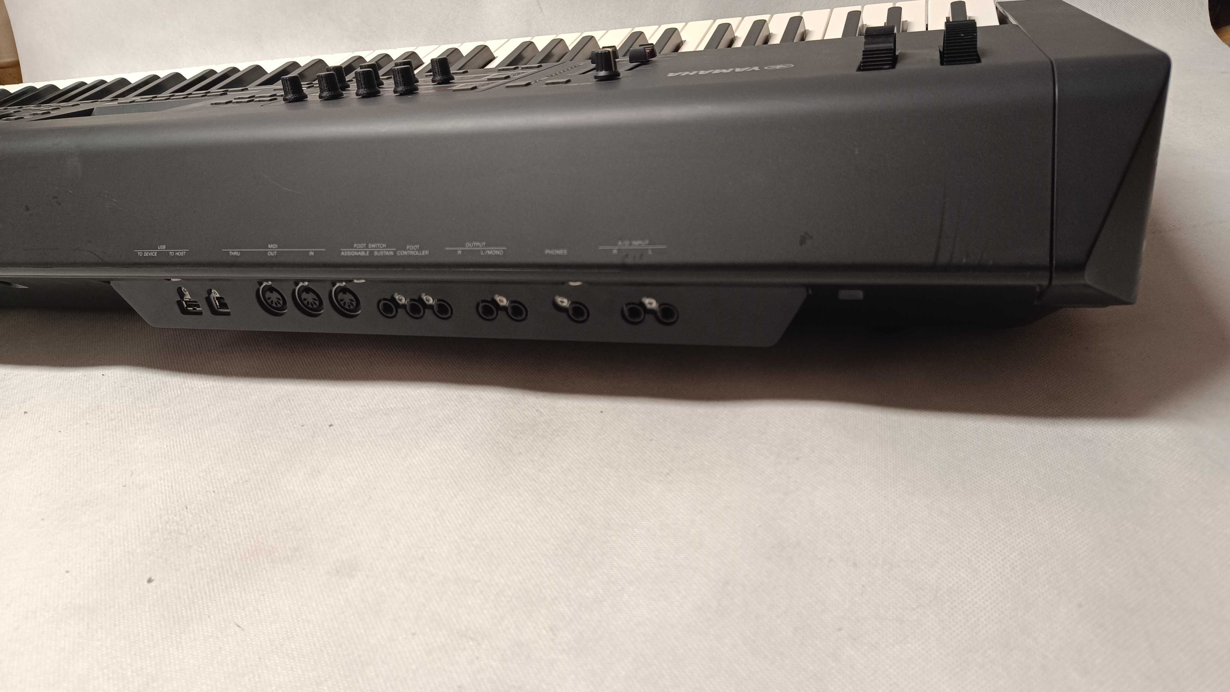 Yamaha MOX 8 syntezator 88 klawiszy z ważoną klawiaturą