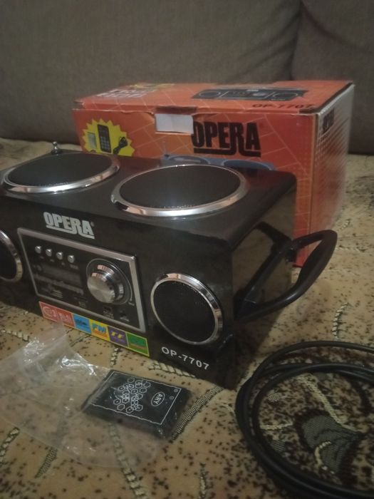 Продам радіо приймач.