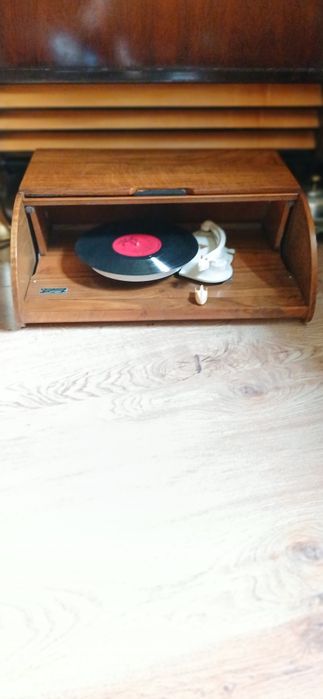 Gramofon Polski z czasów PRLu