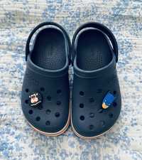 Jibbitz by Crocs granatowe klapki C11 r. 28-29