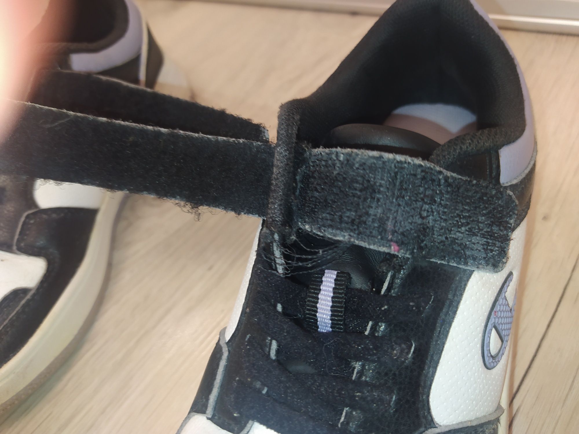 Sneakersy Champion r.35 z eko-skóry