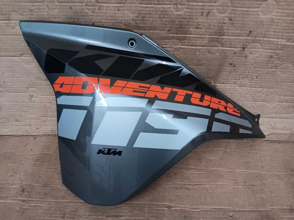Carenagem esquerda do depósito KTM 1050 / 1090 / 1190 Adventure