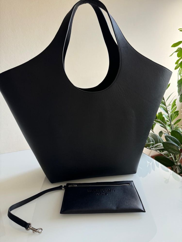 Skorzaba czarna Balenciaga