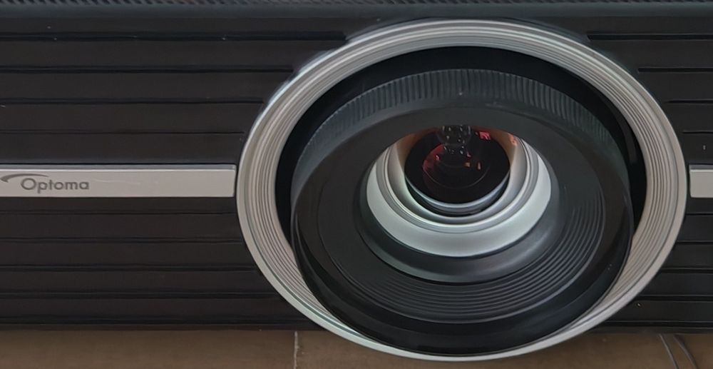 Optoma uhd51 4k motion flow HDR LAN pilot SUPER STAN prv pudełko