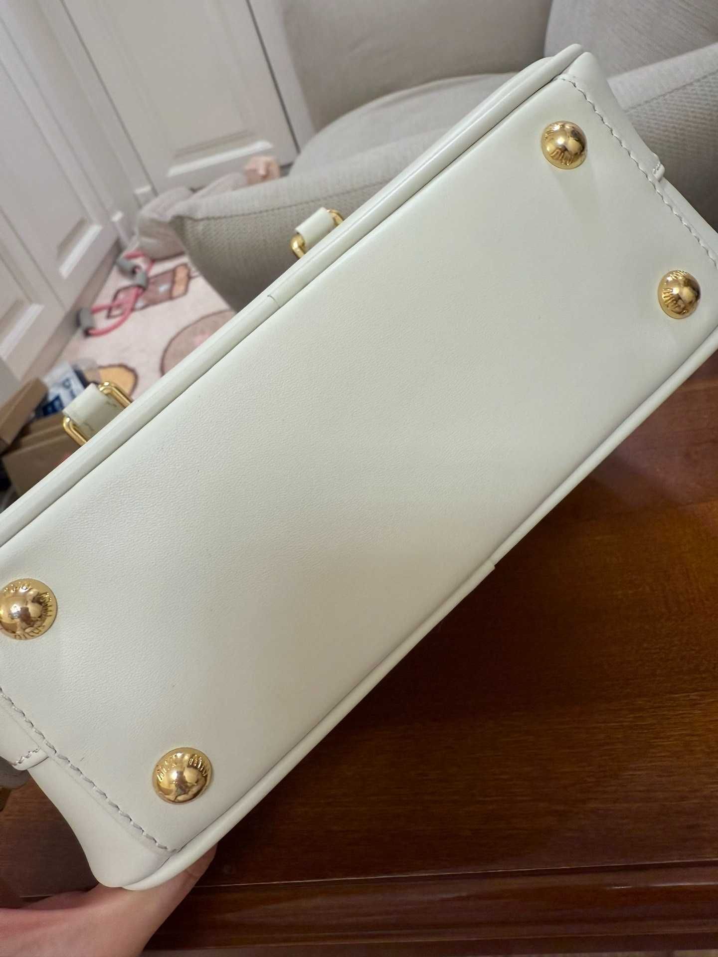 MiuMiu Biała Torebka 2025 - Luksusowy i Elegantny Design