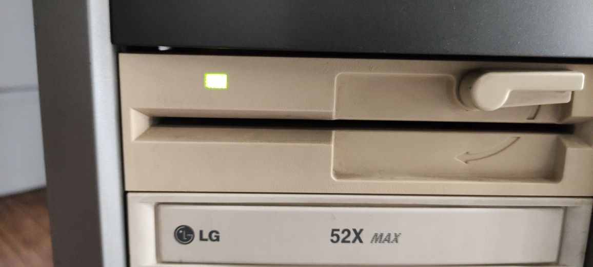 Pentium II 266  MMX  + Tekram P6L40-A4