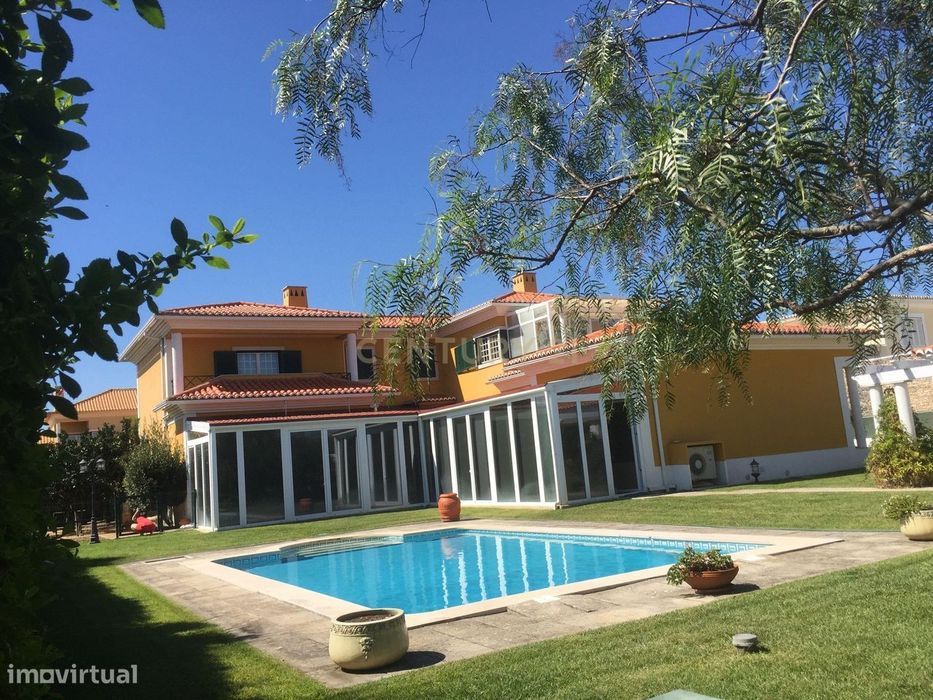 Moradia de Luxo Isolada na Quinta da Beloura com Piscina, Jardim e Pri