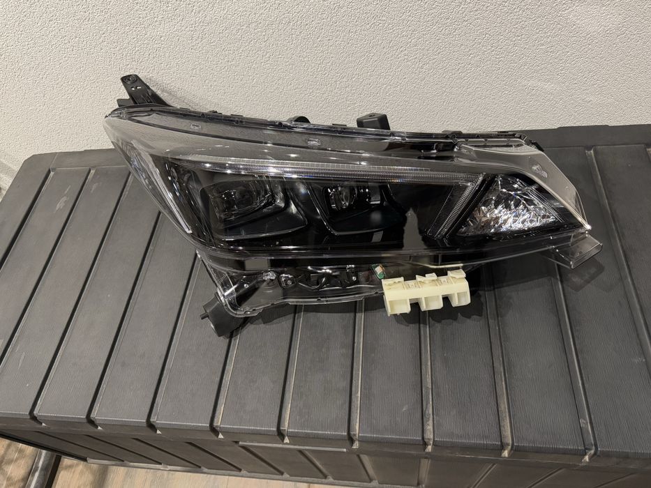 Nissan Leaf ze1 Фара права правая LED рестайлінг чорна ідеал. РОЗБОРКА