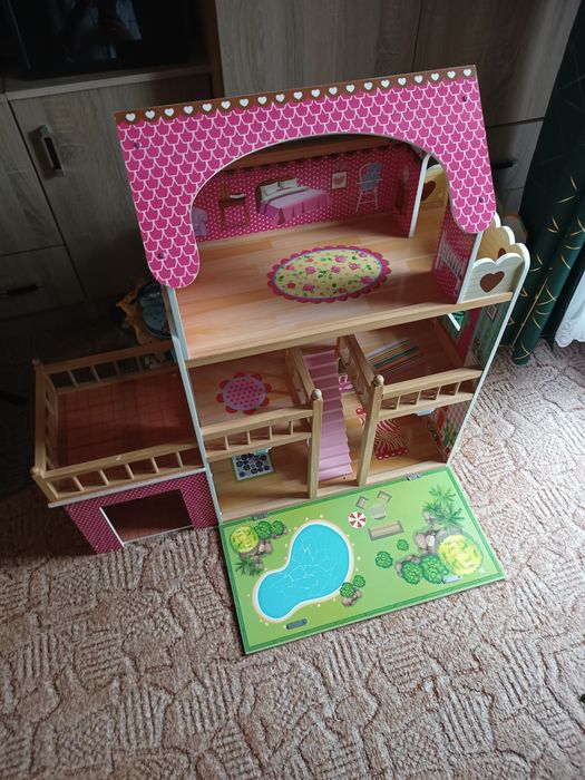 Duży domek dla lalek