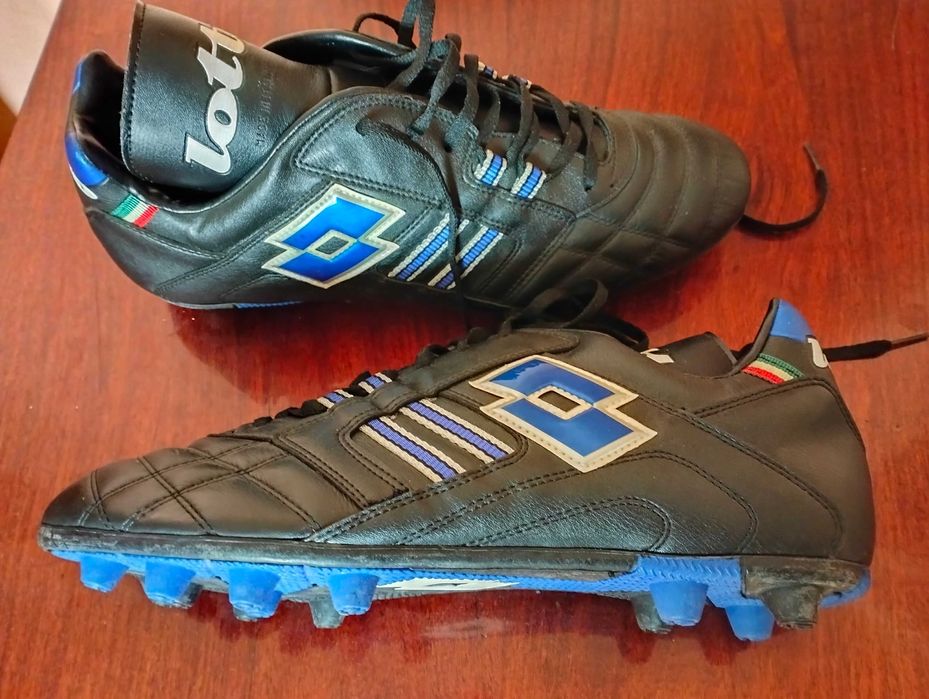 Взуття/спортивне/ футбольні бутси