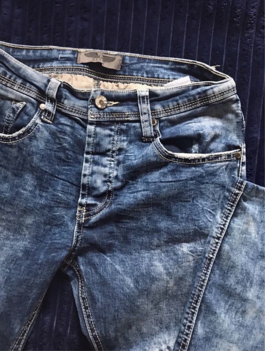 Niebieskie spodnie dżinsowe 29 na wiele guzików Denim