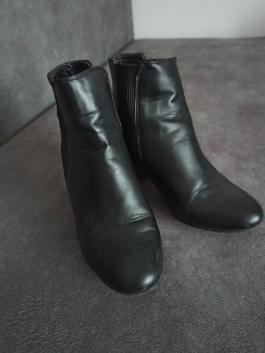 Czarne botki na małym obcasie rozm 37 New Look
