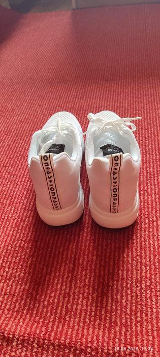 Кросівки легенькі літні,26,7 см устілка.Хороший стан