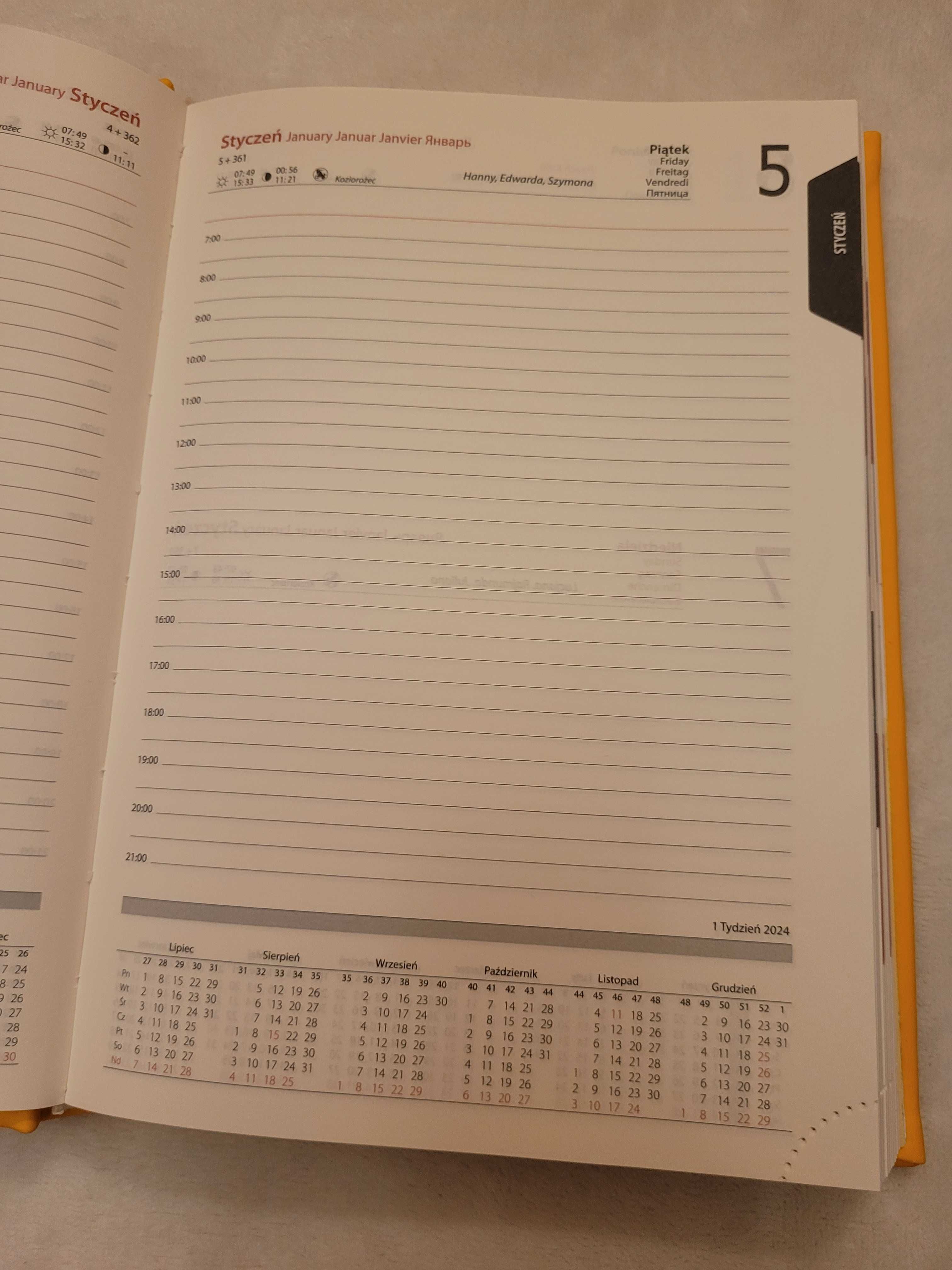 Kalendarz 2024, nowy, żółty, z misiem, dzienny, książkowy