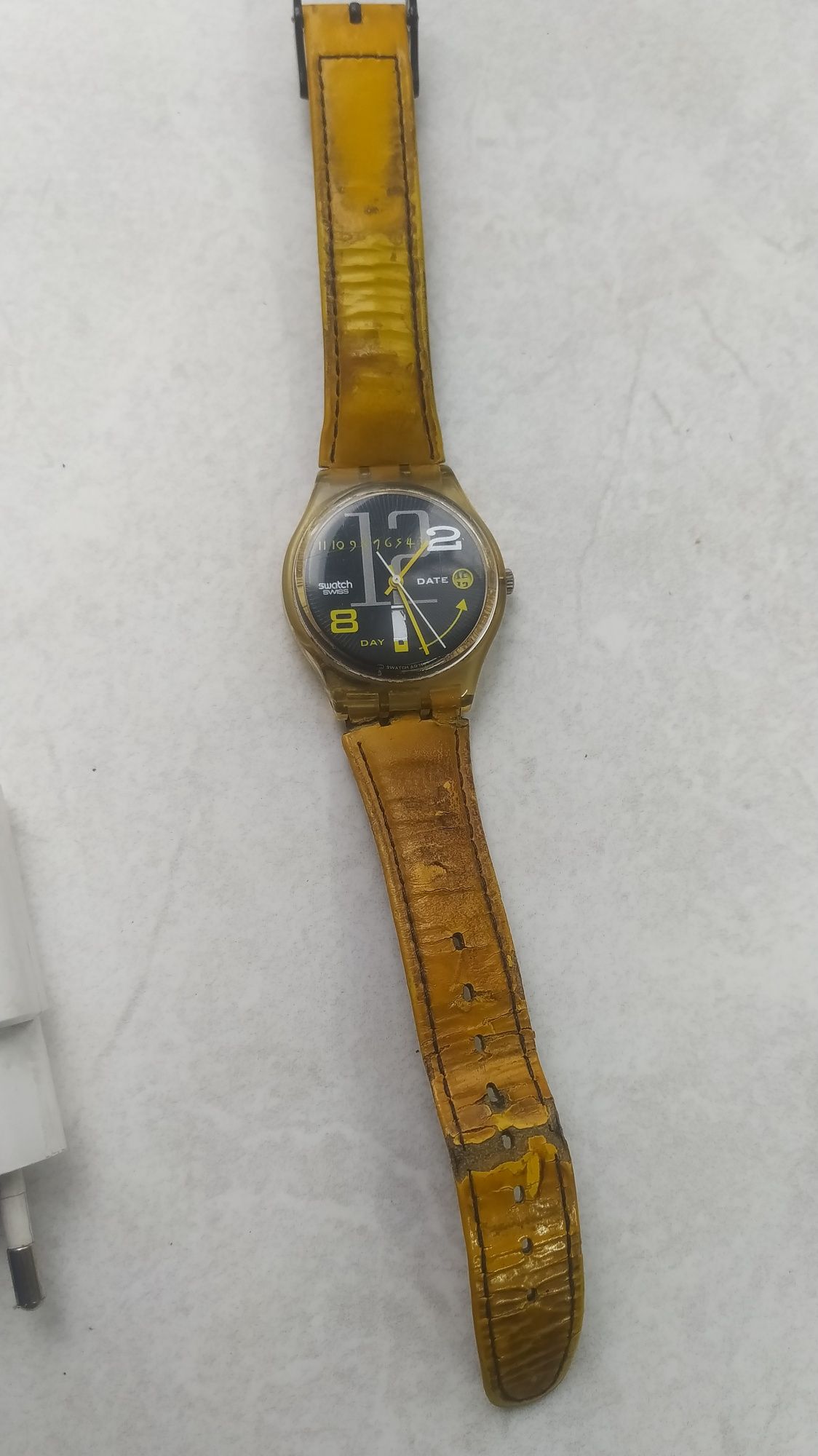 Продам часы SWATCH swiss в рабочем состоянии,ремешок под замену