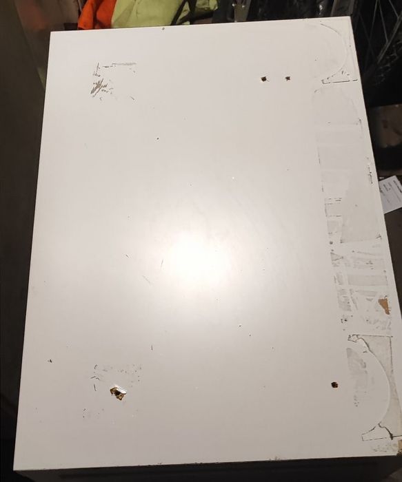 Biała szafka z szufladkami