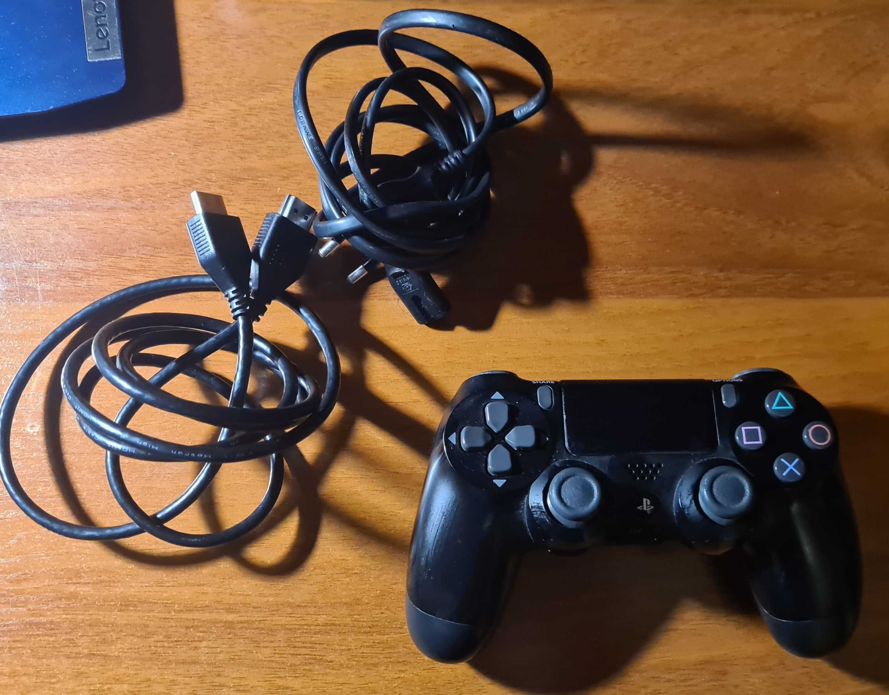 PS4 slim 1TB + три диски