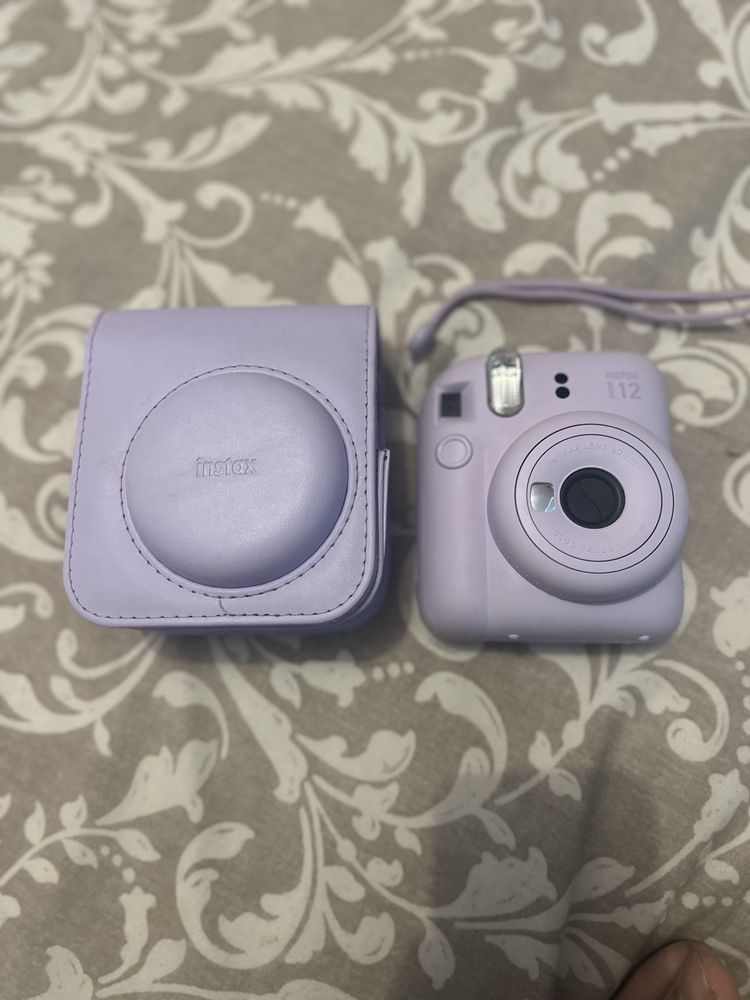 Câmera Instax mini 12 + capa
