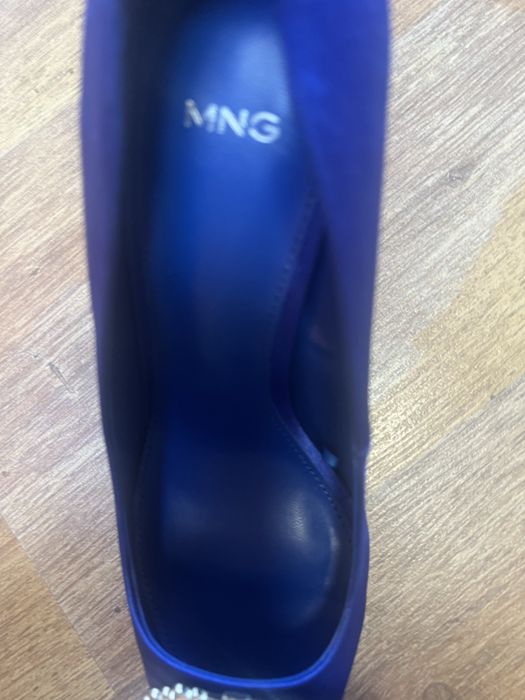 Нарядні  туфлі синього кольору