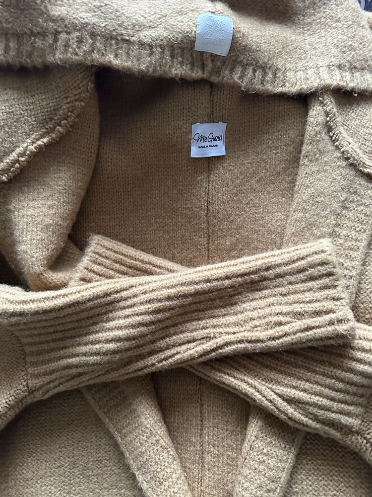 Sweter kadigram camel