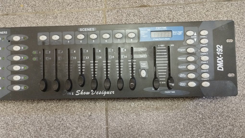 Equipamento de DJ Dmx 512.