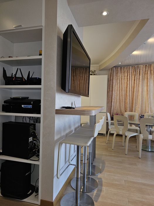 ПРЕСТИЖ ХОЛЛ. ЦЕНТР 4 ком.  210 м.