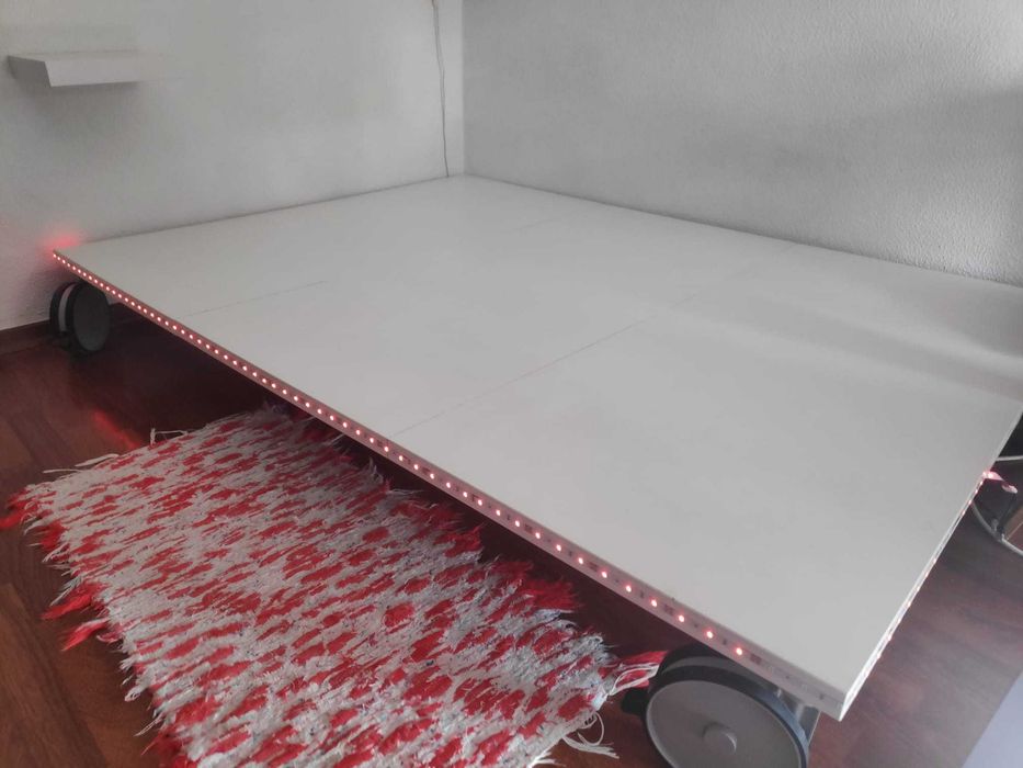 Cama com rodas corpo e meio
