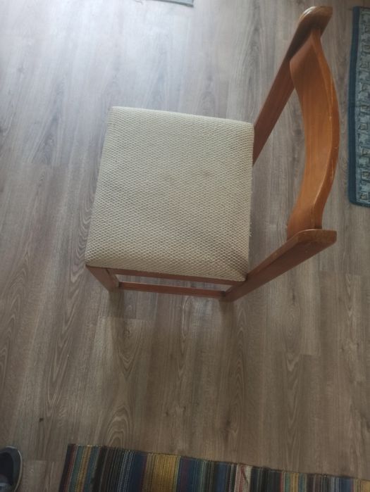 Cadeira de madeira - excelente estado