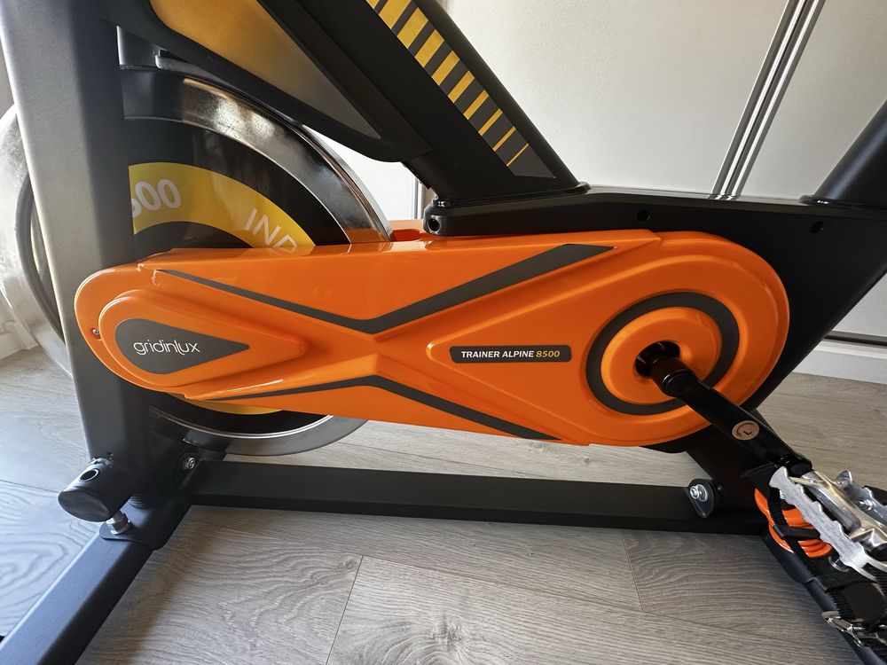Bicicleta Estática Gridinlux de Spinning Trainer Alpine 8500 sem uso