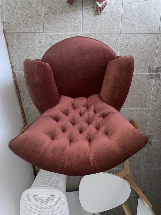 Cadeirão Vintage em Veludo Vermelho, Como Novo