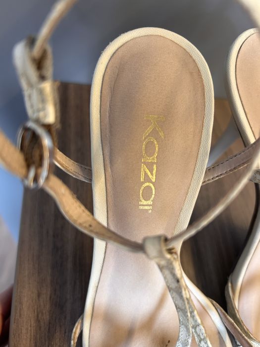 Szpilki Kazar bezowe