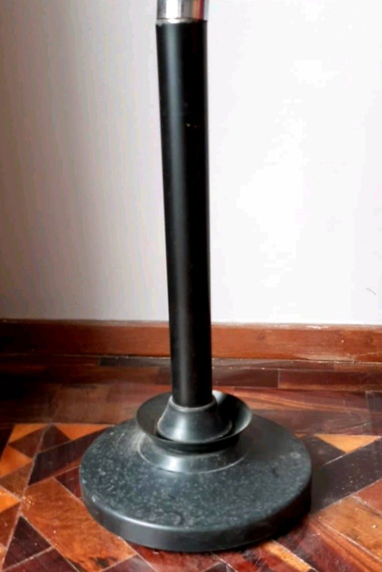 Bengaleiro de pé estilizado