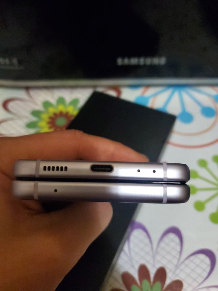 Samsung Galaxy Z flip 3! 5G 8/256GB як Новий!