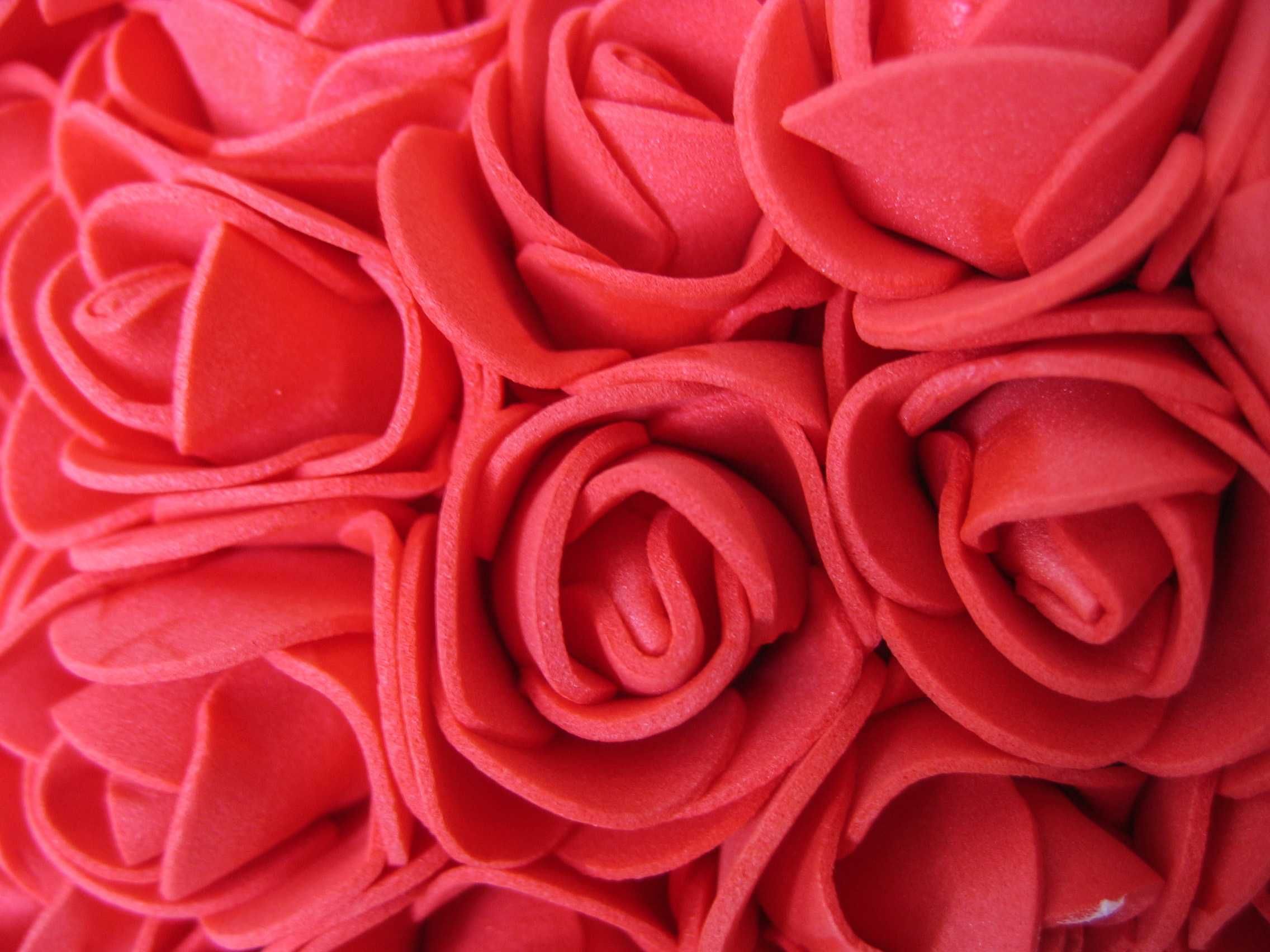 Piękny Miś 25 cm z Róż Śliczny Prezent Urodziny Imieniny Romantyczny
