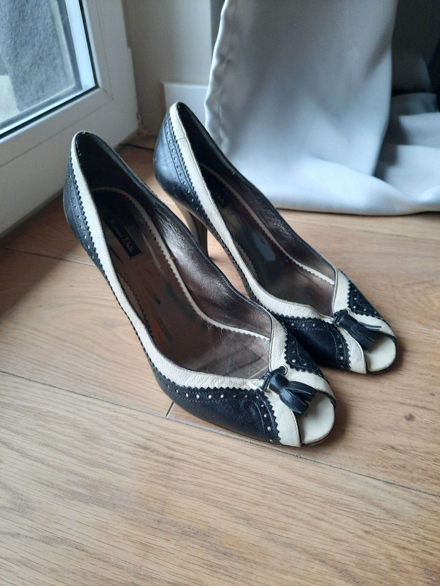 Piękne retro szpilki Massimo Dutti 40