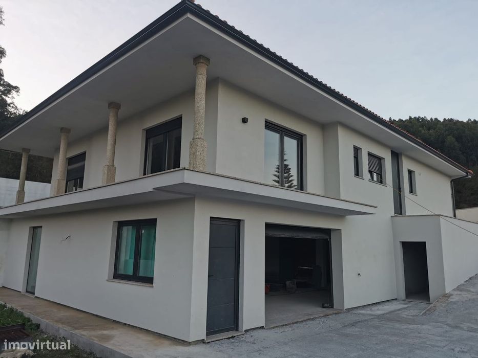 Moradia T3+1 de luxo em S. Torcato