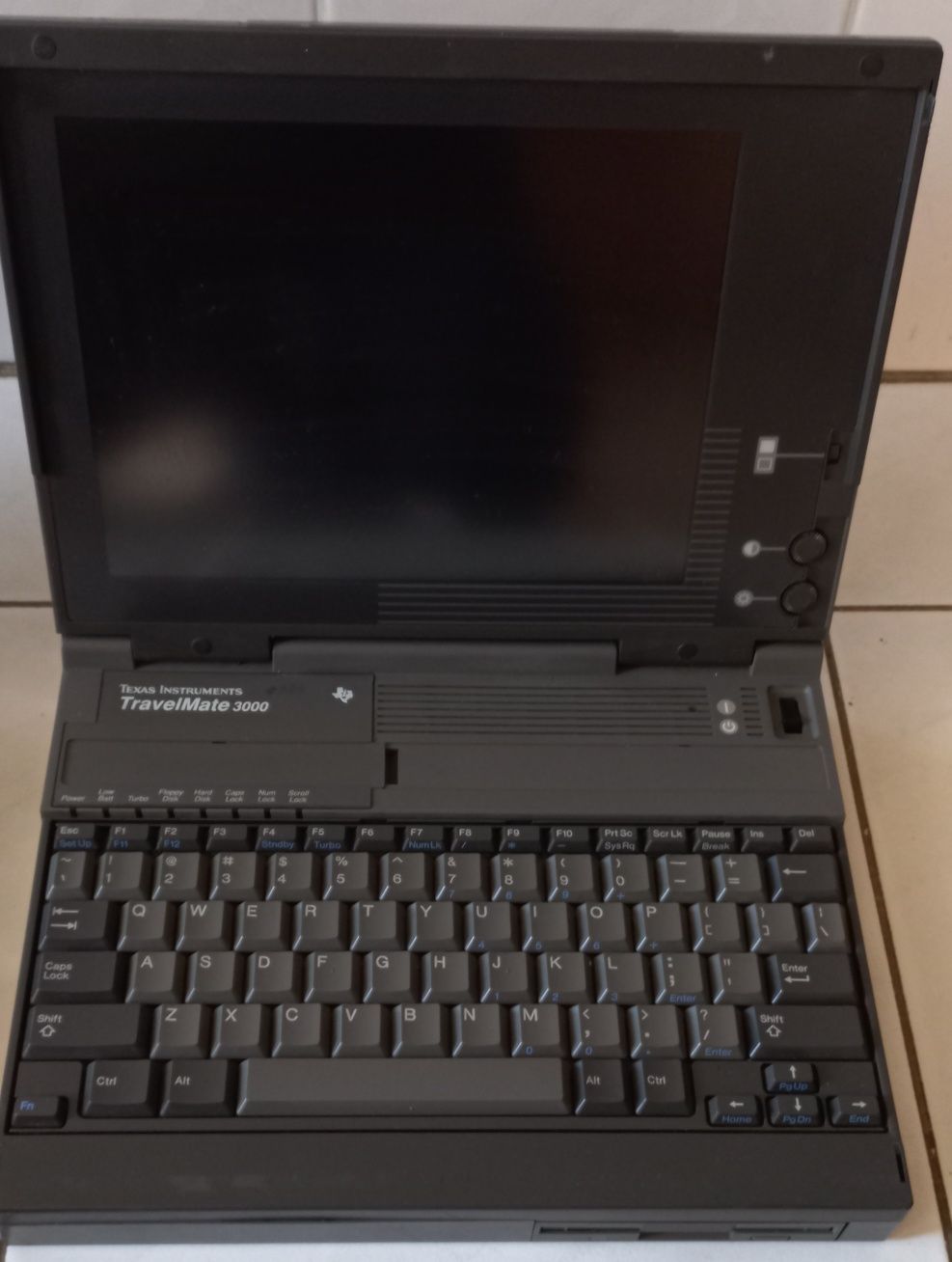 Portátil Texas Instruments Travel Mate 300