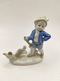 Porcelanowa figurka chłopiec z psem Lippelsdorf 1877