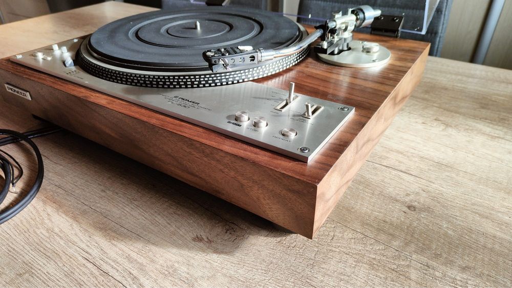 Gramofon Pioneer PL-530