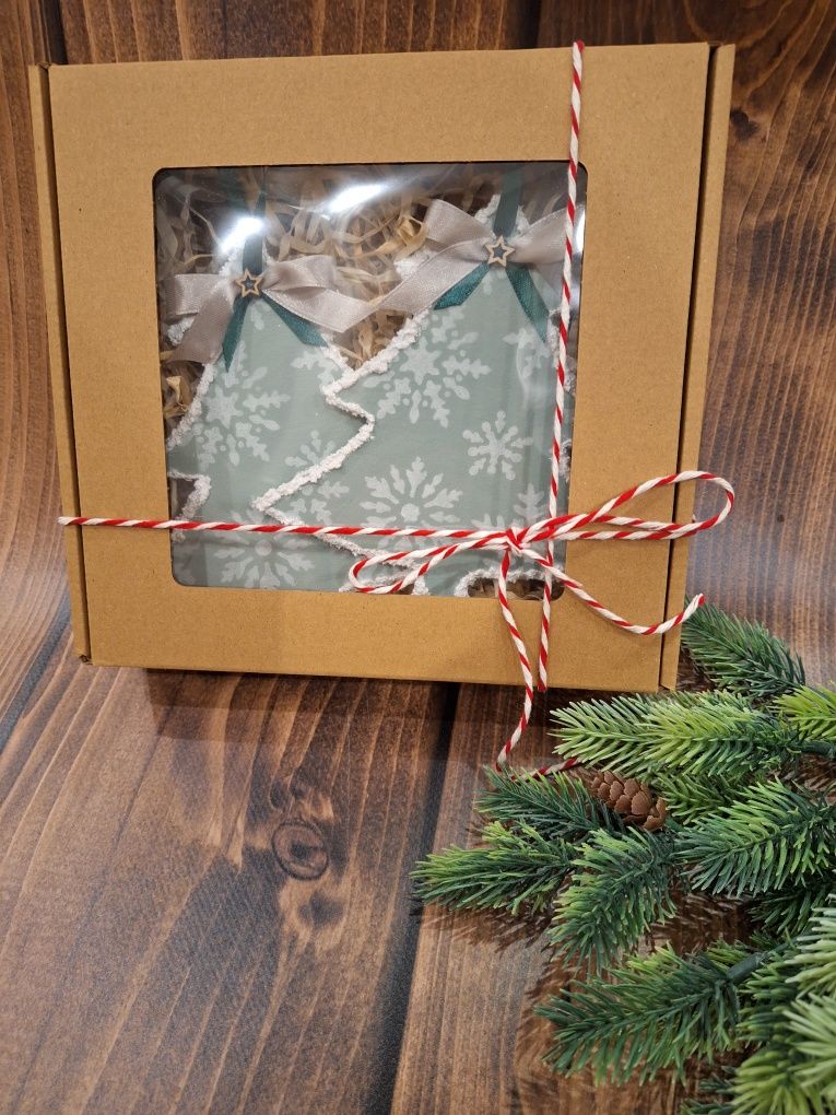 Box świąteczny z choinkowymi bombkami - handmade