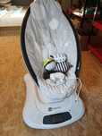Leżaczek Bujak MamaRoo 4 moms