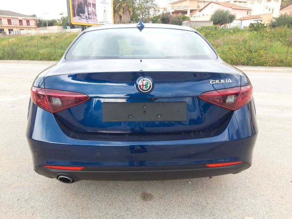 Бампер Alfa Romeo Julia запчастини Альфа Ромео Джулія разборка