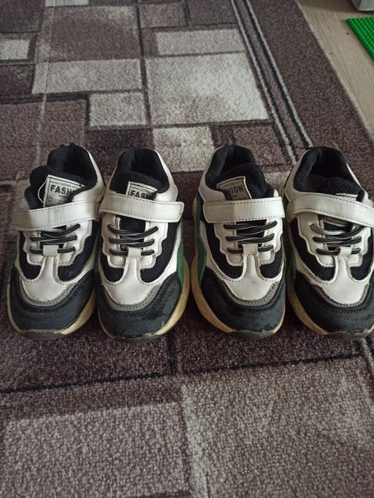 Продам кросівки, можна для двійнят