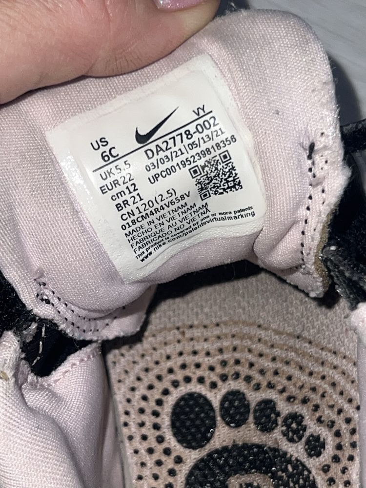 Кросівки для дівчинки Nike