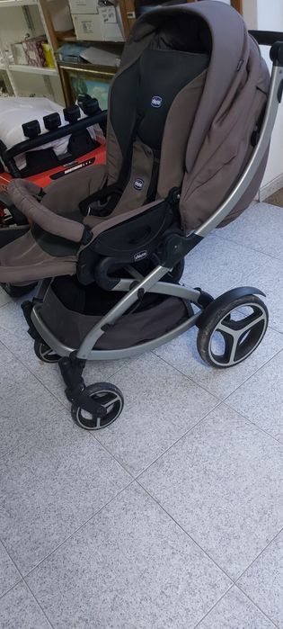 Carrinho bebé e acessórios