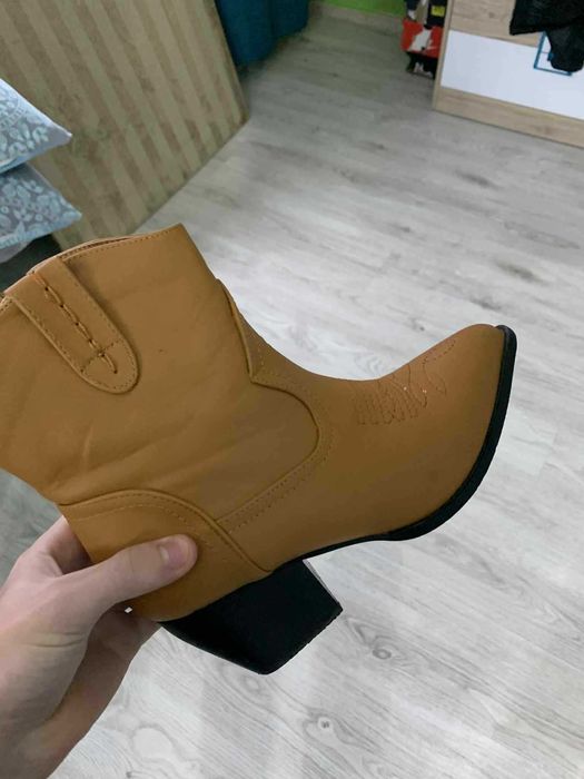 Sprzedam buty damskie kozaki