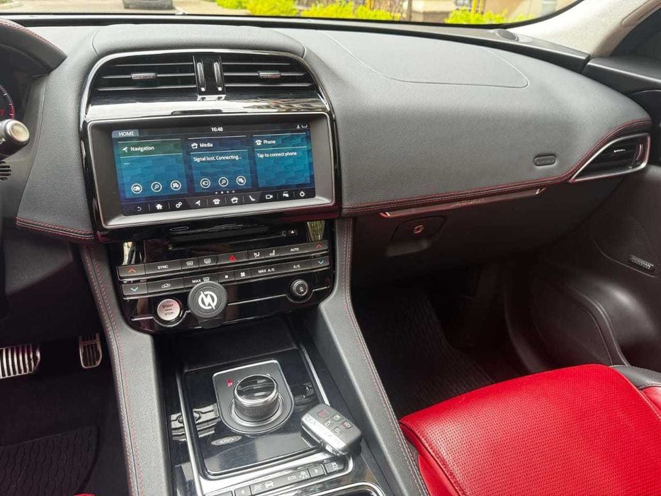 Jaguar F-Pace R-Sport 2.0 AWD (300 л.с.)