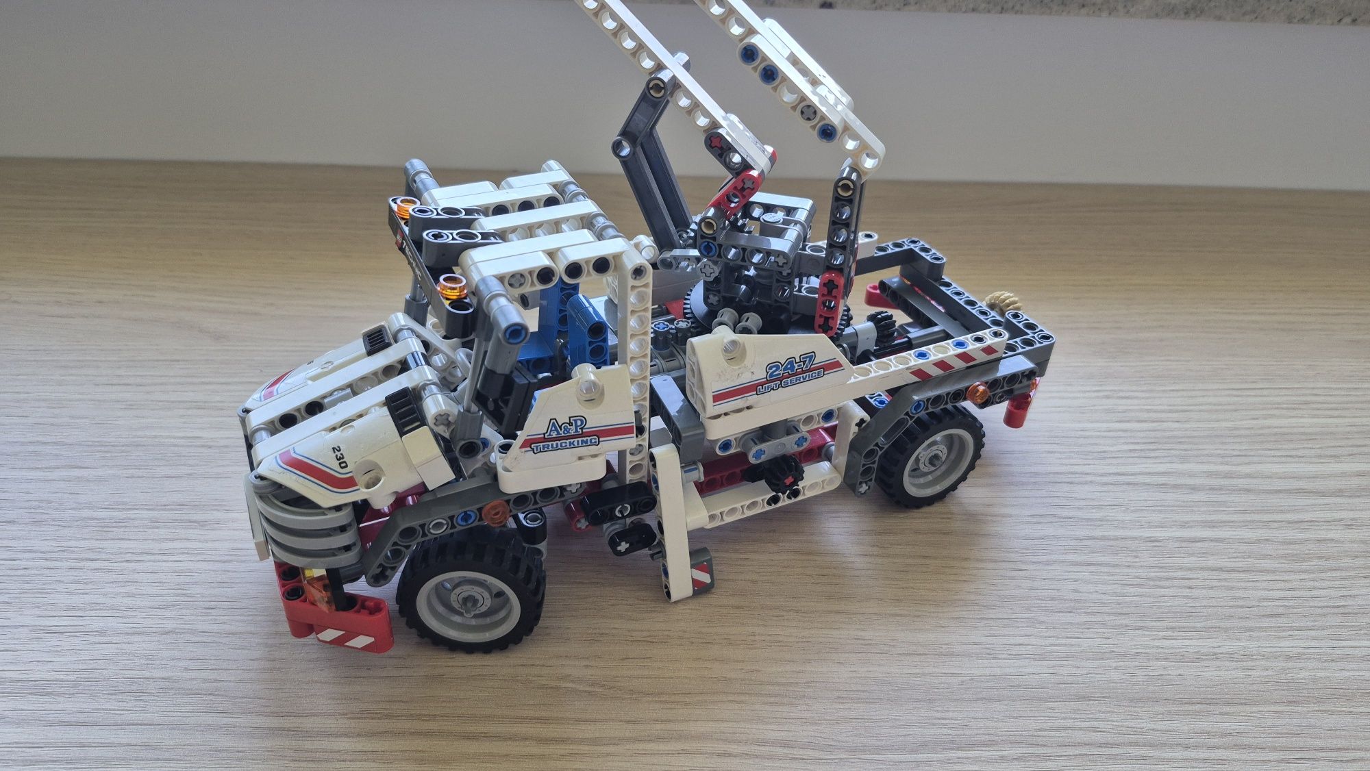 Lego technic 8071 podnośnik