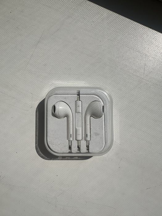 Apple iPhone EarPods with Mic 3.5 мм